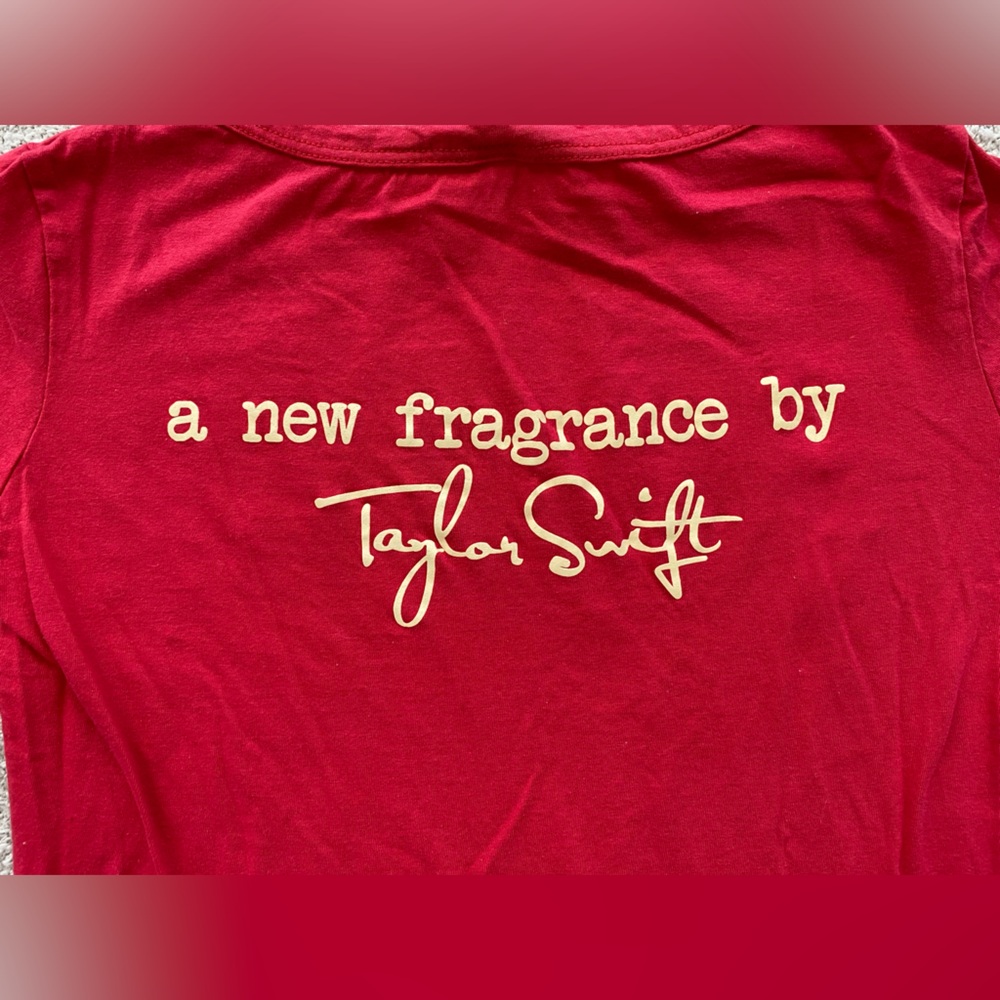 Taylor Swift Small Red Enchanted Wonderstruck Tshirt - Picture 7 of 7